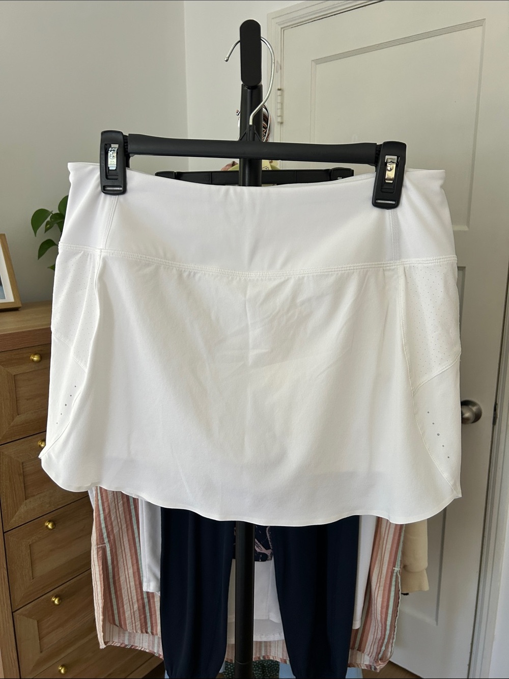 Athleta Run With It Skort. Size medium. Excellent condition. Clean.